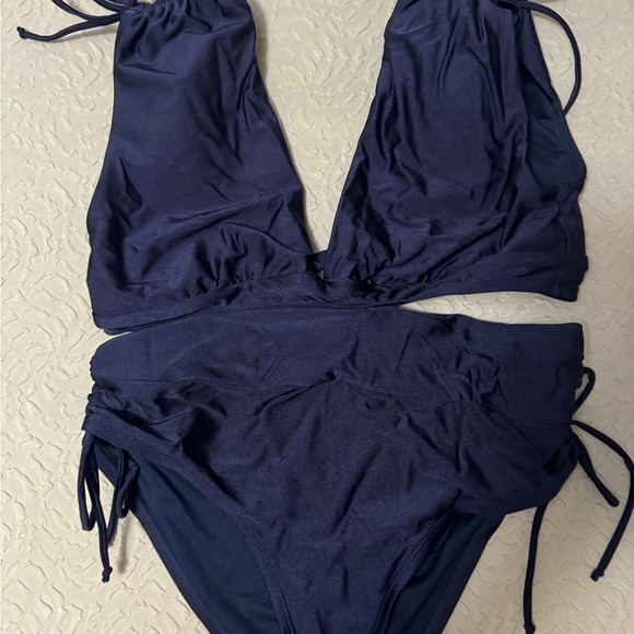 Ladies navy 2 piece wore once xl and large - Picture 1 of 6